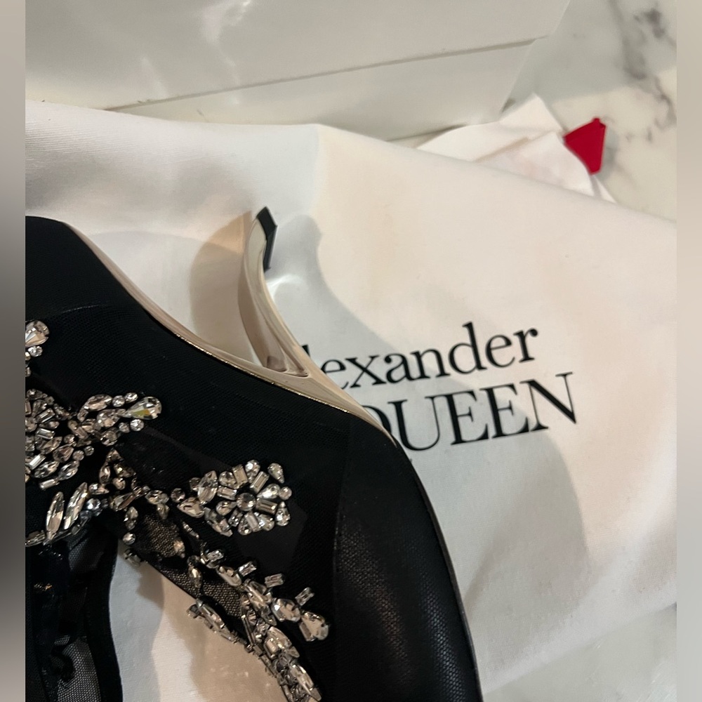 Alexander McQueen Embellished Mesh Sculptural-Heel Boots - Picture 2 of 14